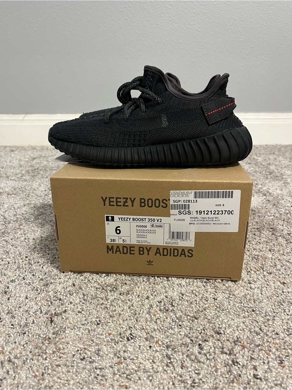 adidas Black Yeezy Boost 350 V2 Sneaker - Picture 3 of 3
